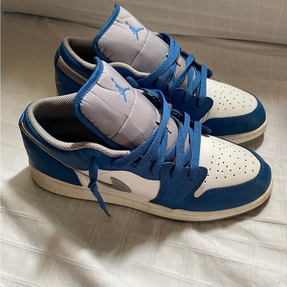 Nike Blue and White Athletic Shoes - Picture 2 of 4
